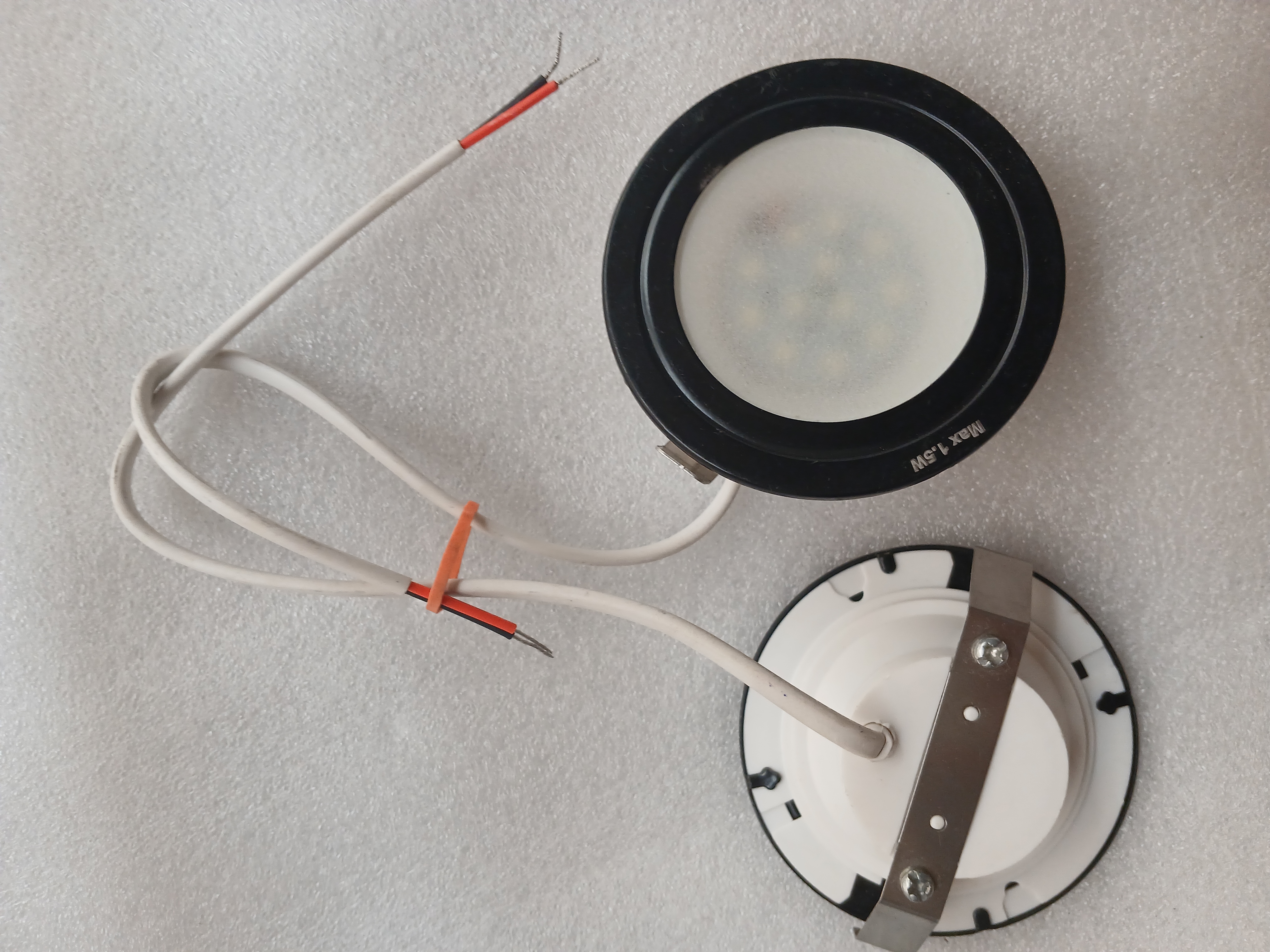 LED LIGHT 1.5 watt 12Volt  IN RO  BLACK